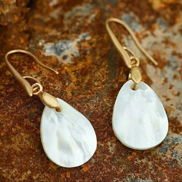 5 🌟Mother of Pearl Drop Earrings - Picture 2 of 5